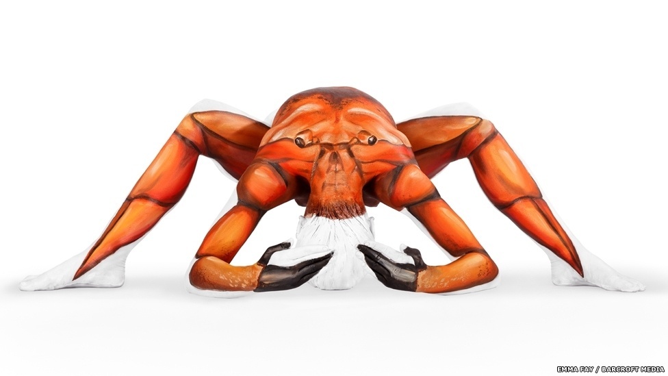 A artista de 27 anos aprendeu suas técnicas de maquiagem quando tinha um salão de cabeleireiro - Emma Fay/Barcroft Media