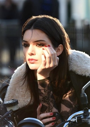 Kendall Jenner é o novo rosto da marca de cosméticos Estée Lauder