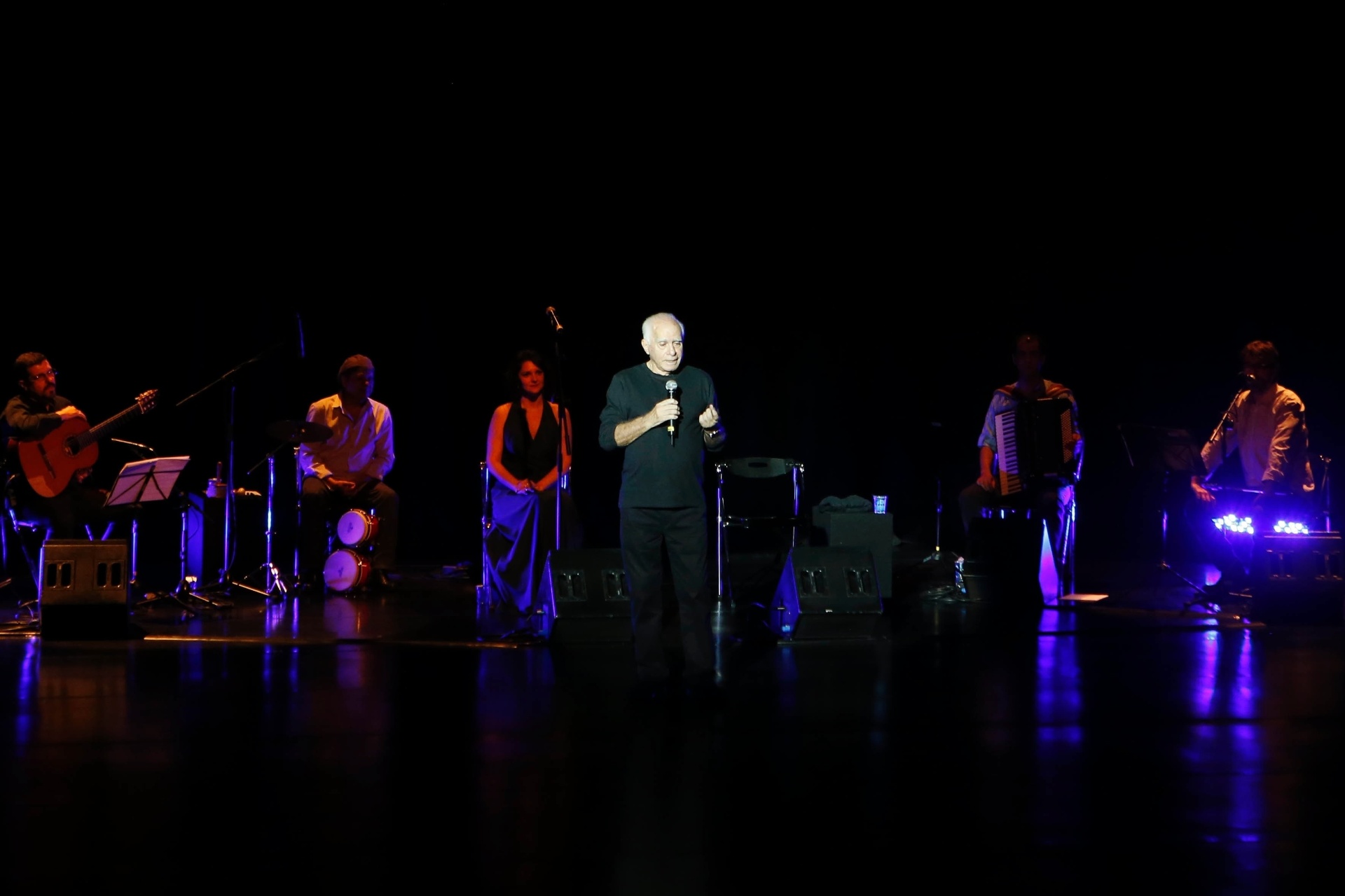 18.nov.2014 - O Prêmio Jabuti, cerimônia mais importante premiação da literatura brasileira foi realizada na noite desta terça (18), no Auditório Ibirapuera, em São Paulo - Junior Lago/UOL
