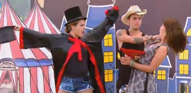 Mc Bruninha, DH e Heloisa Faissol durante participação no reality show "A Fazenda 7"