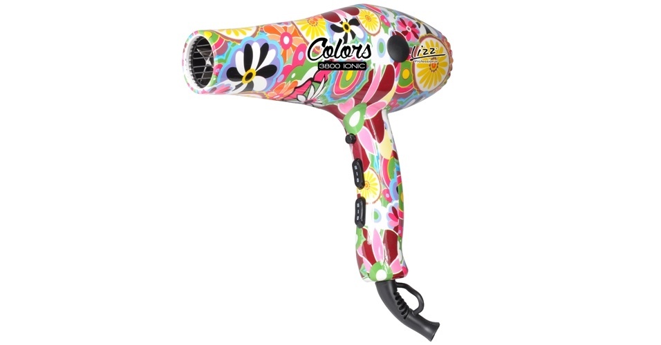 3800 Ionic Colors, Lizz Professional. Tem 2200 W de potência, jato de ar frio e placa de cerâmica. Além disso, vem com 2 bicos direcionadores. Preço sugerido: R$ 199. SAC: (11) 5660-2600. | Preço e disponibilidade pesquisados em novembro de 2014 e sujeitos a alteração - Divulgação