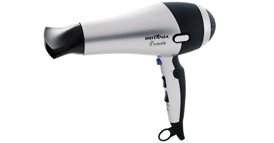 SP 3300, Britânia. Libera íons negativos, tem jato de ar frio e está disponível em duas voltagens. Preço sugerido: R$ 99,90. SAC: 0800-417644. | Preço e disponibilidade pesquisados em novembro de 2014 e sujeitos a alteração - Divulgação