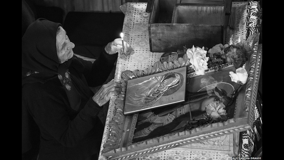 O concurso de fotografia "Faith Through a Lens 2014" ("Fé Através de uma Lente", numa tradução livre) escolheu as melhores imagens relacionadas à fé, caridade e religiosidadeO concurso de fotografia "Faith Through a Lens 2014" ("Fé Através de uma Lente", numa tradução livre) escolheu as melhores imagens relacionadas à fé, caridade e religiosidade - Divulgação/BBC