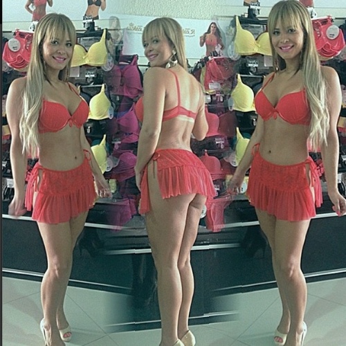 Geisy Arruda posa de lingerie e divulga imagem em seu perfil no Instagram