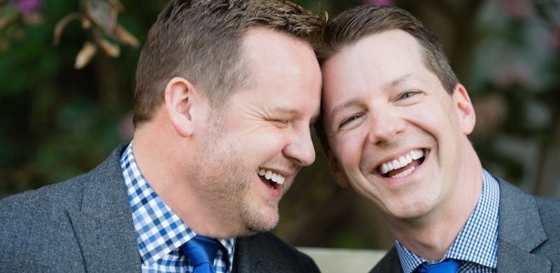 O produtor Scott Icenogle e o ator Sean Hayes se casam após oito anos de namoro