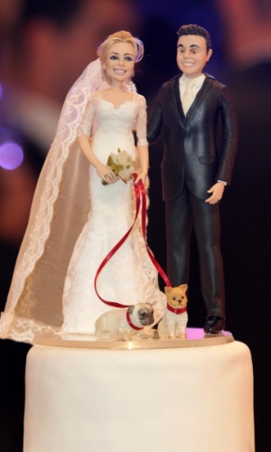 21.nov.2014 - Detalhe do bolo de casamento de Rodrigo Scarpa e Gabi Baptista no Espaço Villa Lobos, zona oeste de São Paulo, nesta sexta-feira