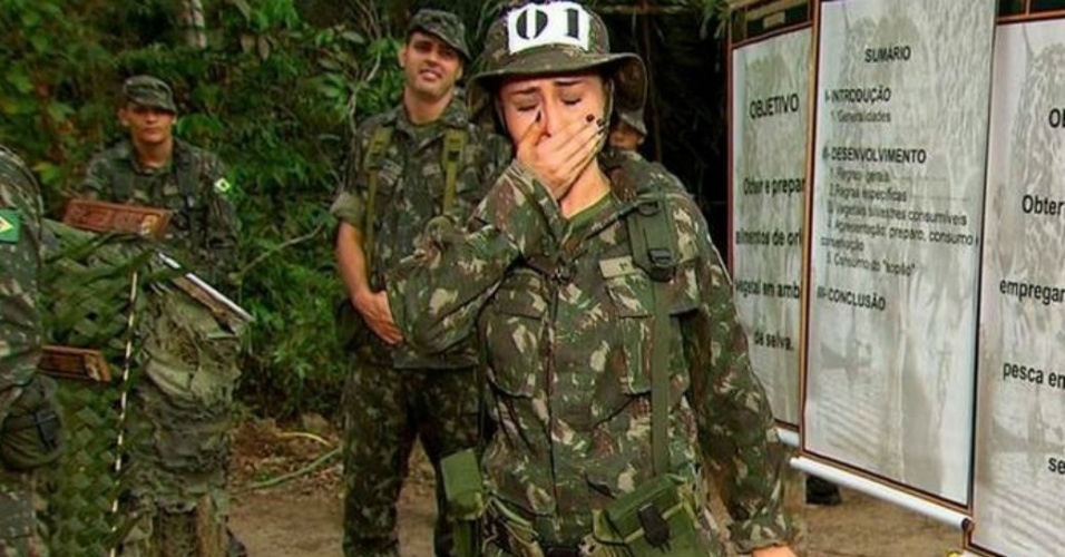Sabrina Sato supera medos e come larvas em treinamento com Exército