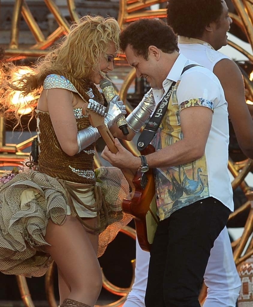 23.nov.2014 - Para comemorar os 15 anos de carreira, a banda Calypso recebeu o grupo Calcinha Preta e o sertanejo Daniel para gravação do DVD na praça do Relógio, em Belém no Pará - Francisco Cepeda /AgNews