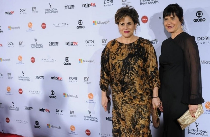 24.nov.2014 - Duca Rachid e Thelma Guedes, autoras de "Joia Rara", concorrem na categoria Telenovela na 42ª edição do Emmy Internacional