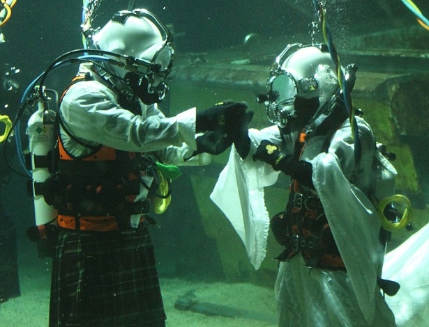 Dorota Bankowska e James Abbott queriam celebrar o casamento novamente na Escócia - Reprodução/The Underwater Centre