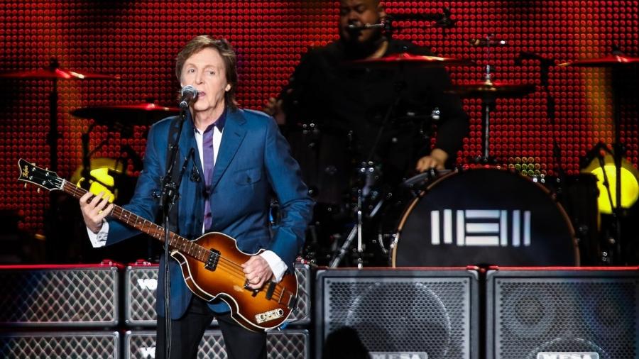 Paul McCartney durante show no Allianz Parque, em São Paulo, há dez anos; músico britânico volta a cantar no estádio na próxima semana