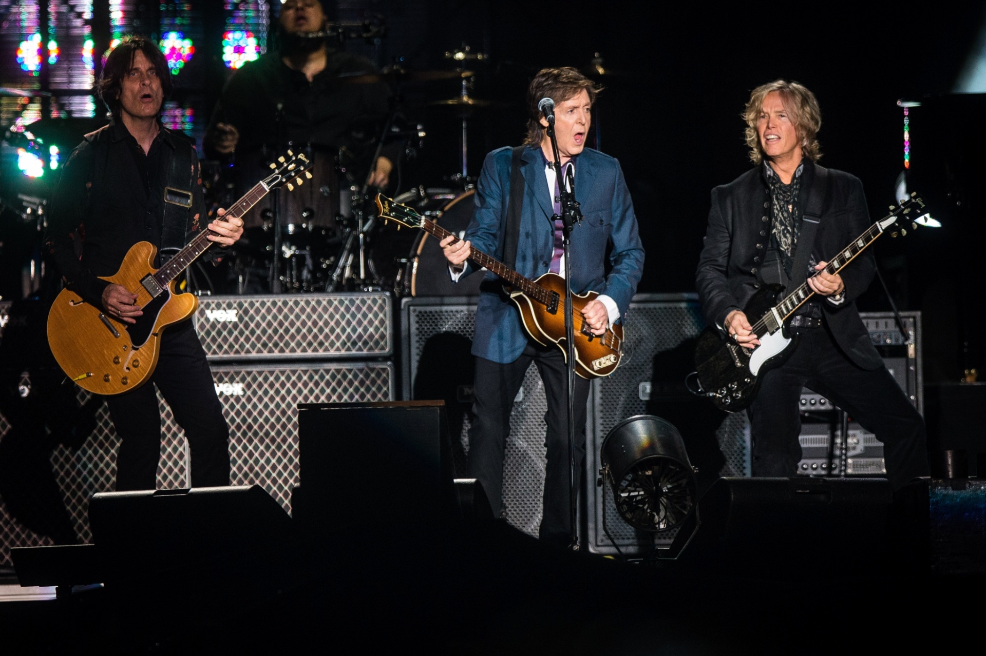 25.nov.2014 - Paul McCartney canta "Save Us" durante show da turnê "Out There" no Allianz Parque, na zona oeste de São Paulo - Reinaldo Canato/UOL