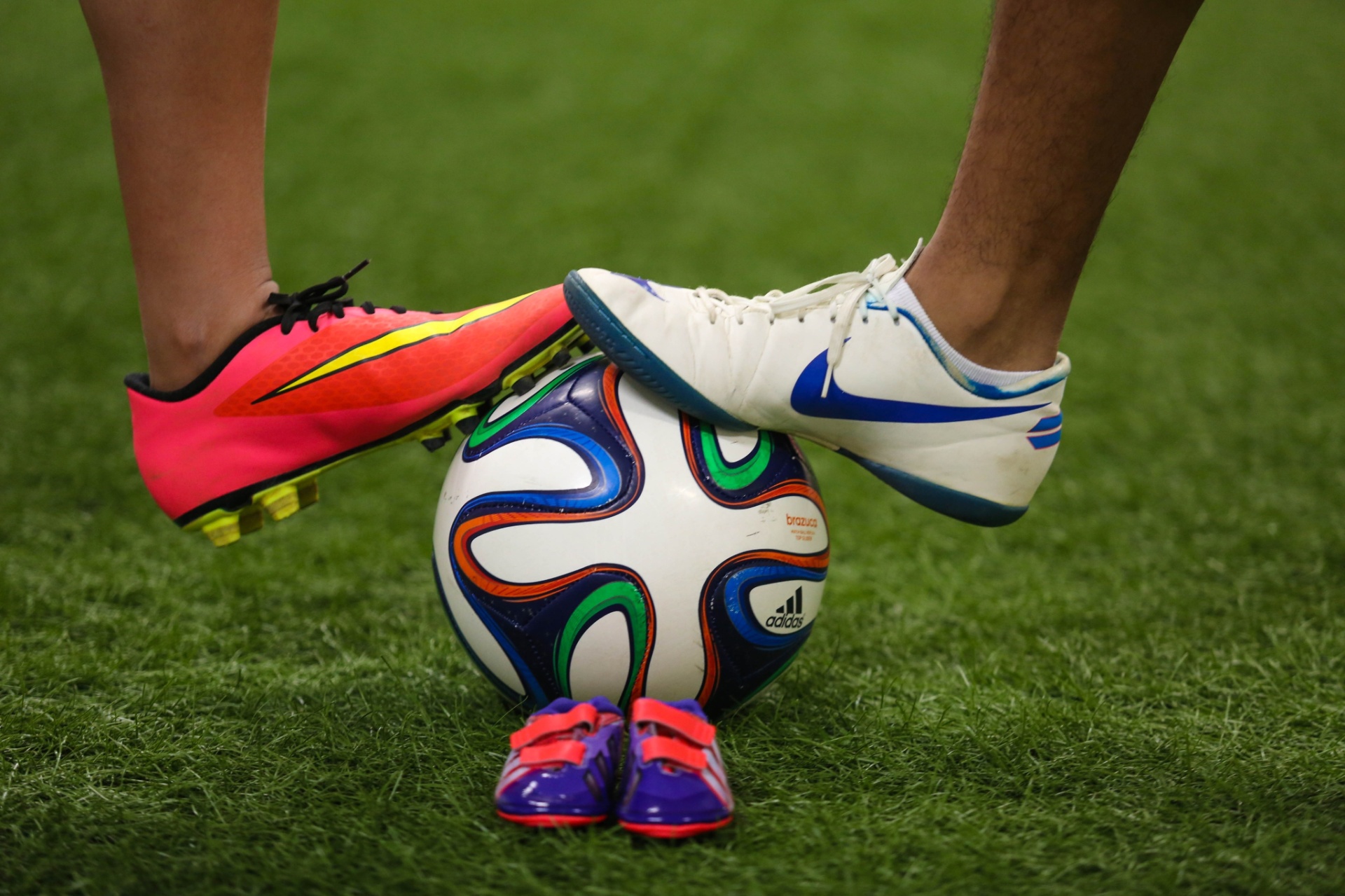 O casal Driely e Eonives Reis, que fizeram ensaio de fotos na Arena Fonte Nova, em Salvador - Vaner Casaes/Ag. BAPRESS