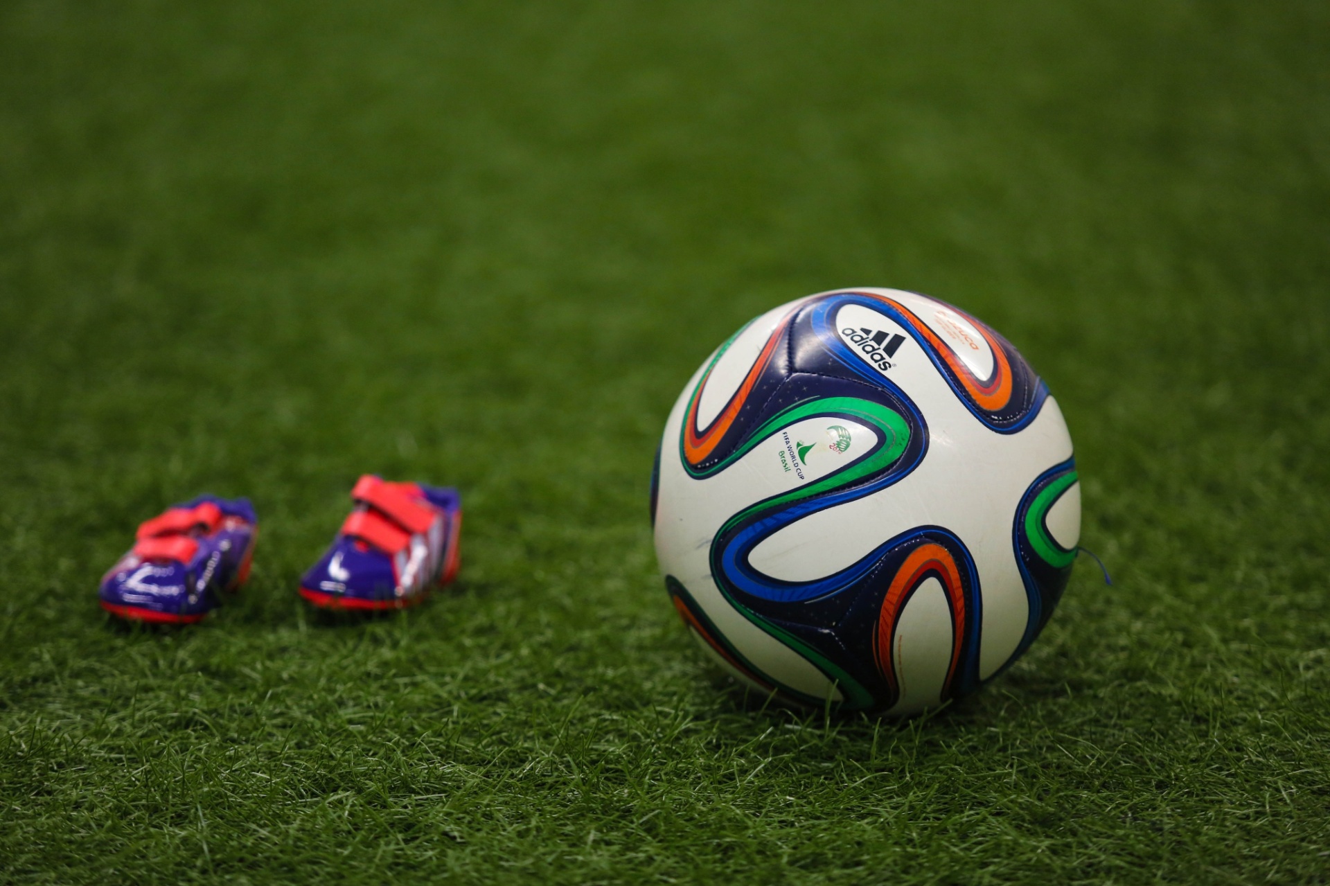 O casal Driely e Eonives Reis, que fizeram ensaio de fotos na Arena Fonte Nova, em Salvador - Vaner Casaes/Ag. BAPRESS