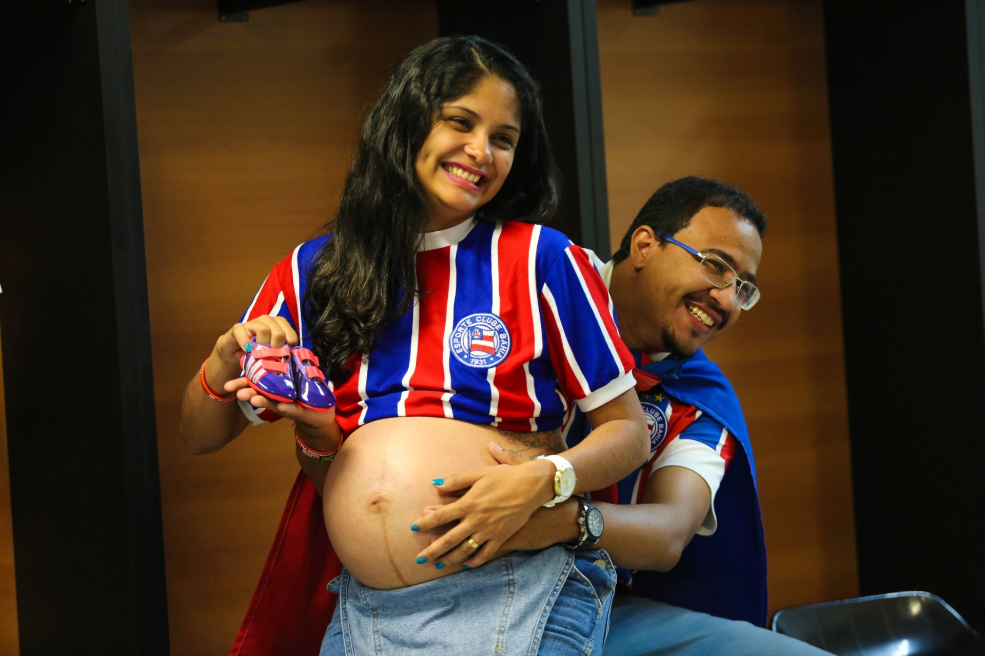 O casal Driely e Eonives Reis, que fizeram ensaio de fotos na Arena Fonte Nova, em Salvador - Vaner Casaes/Ag. BAPRESS