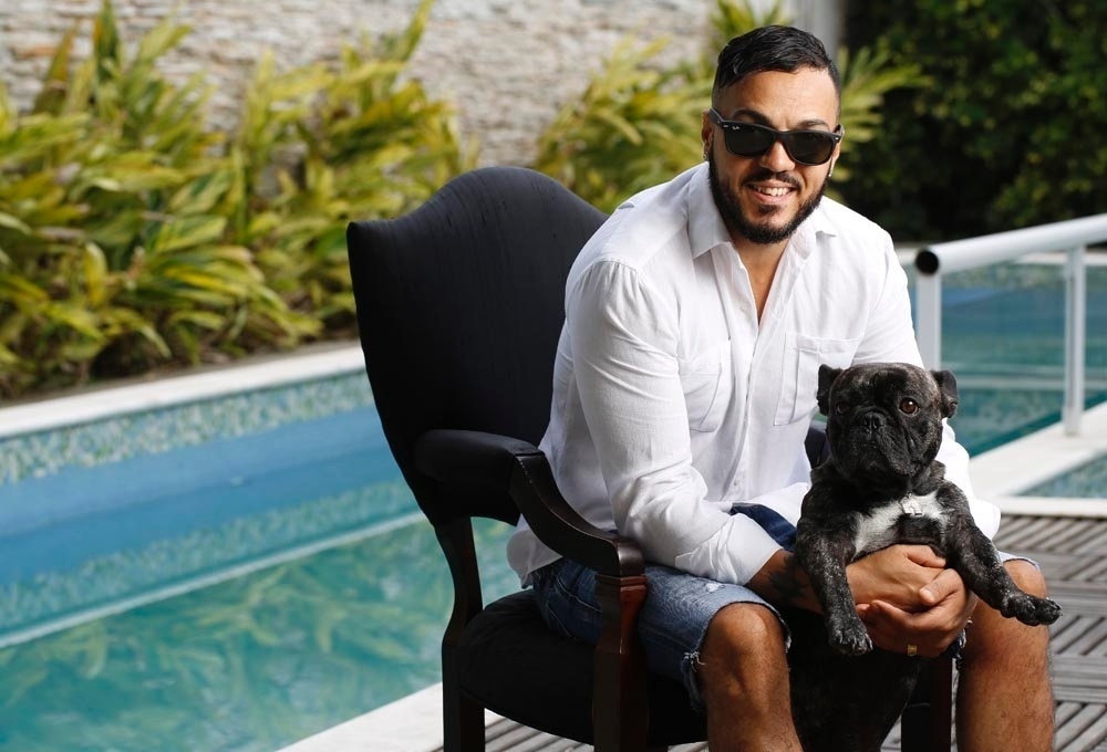 24.nov.2014 - Em sua casa, no Rio de Janeiro, o cantor Belo fala sobre o novo trabalho, "Mistério" - Marcos Pinto/UOL