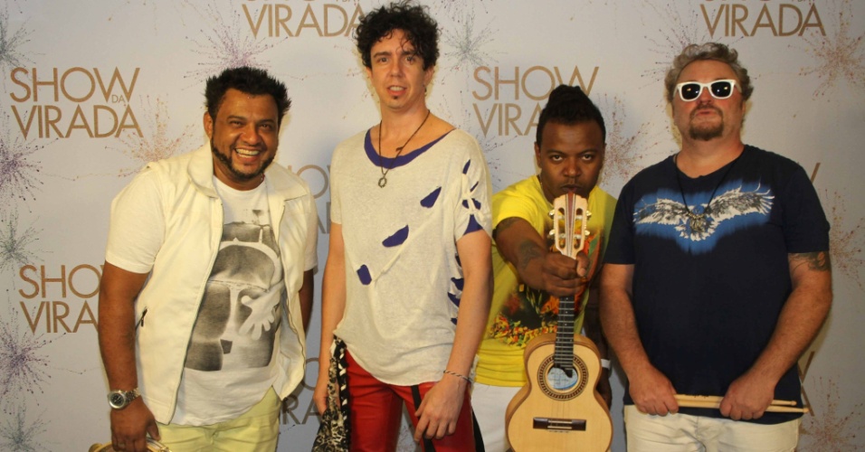 25.nov.2014 - O grupo Sambô comparece à gravação do "Show da Virada" na noite desta terça-feira, no Citibank Hall, na zona sul de São Paulo