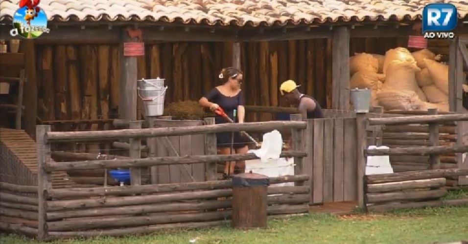 26.nov.2014 - Neném e Bruninha comentam eliminação de Marlos em "A Fazenda 7"