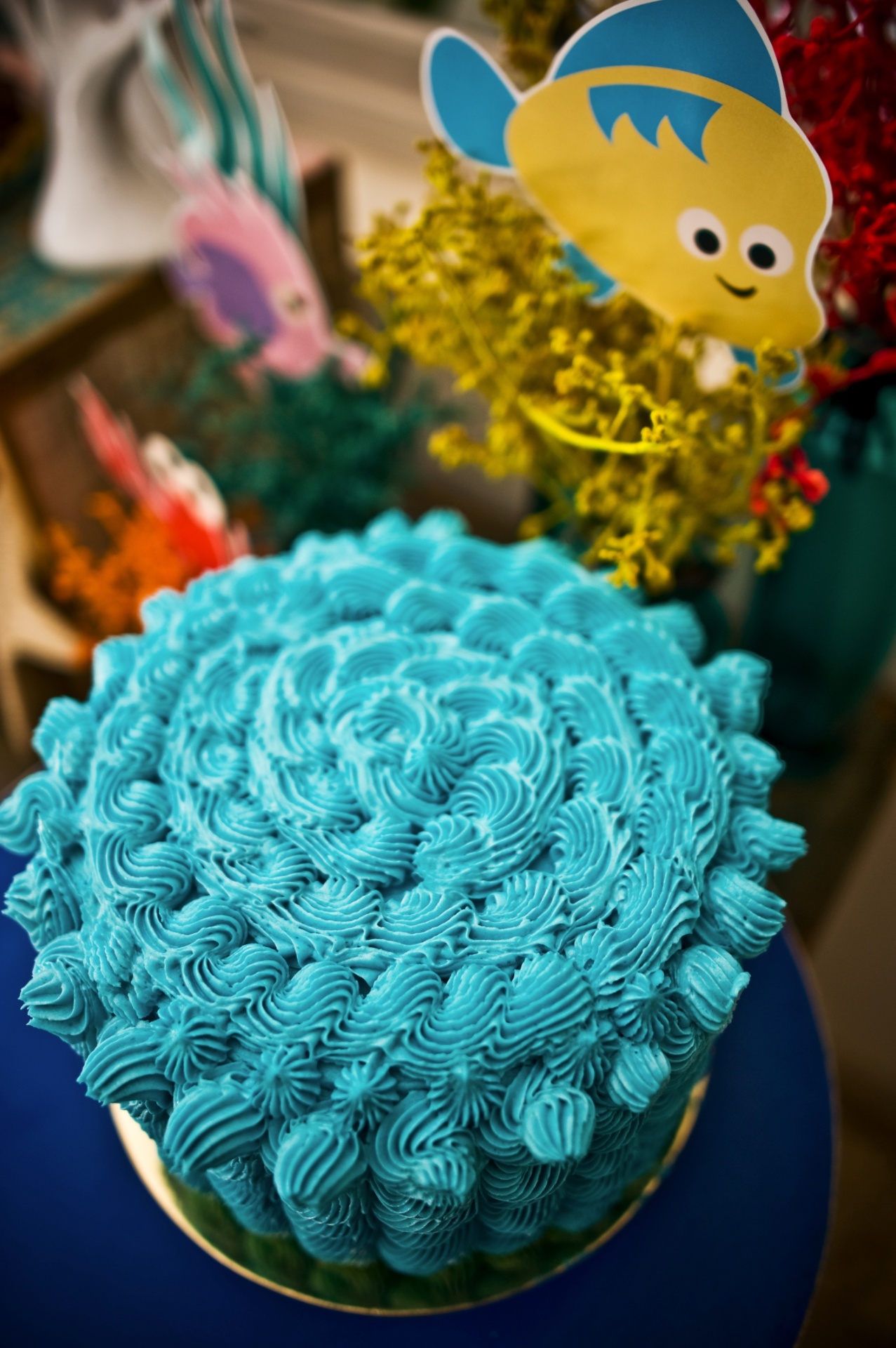 festa de aniversário fundo do mar | Detalhe do bolo de brigadeiro, assinado pela All About Cakes (www.aboutcakes.com.br) servido na festa criada pela Auguri Festas - Renata e Yuri Fotografia