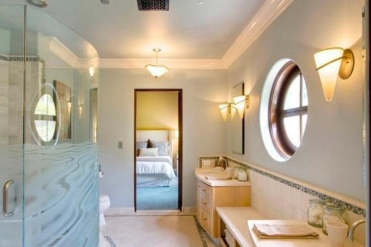 Banheiro da mansão de Robin Williams que está à venda