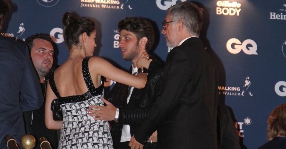 27.nov.2014 - Laura Neiva acompanhou o namorado Chay Suede no evento no Rio de Janeiro