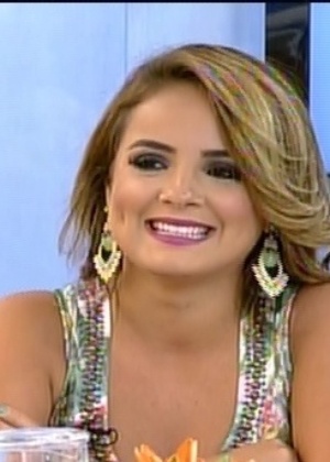 Bruninha participa do "Hoje em Dia" e diz que não se abala com polêmica envolvendo Anitta