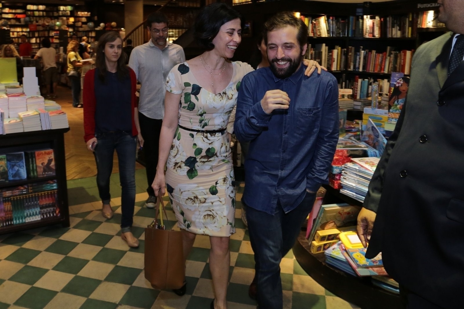 28.nov.2014 - Fernanda Torres e Gregório Duviver lançam os livros "Sete Anos" e "Put Some Farofa", respectivamente, na Livraria Travessa, no Shopping Leblon, zona sul do Rio de Janeiro - Marcello Sá Barretto/AgNews