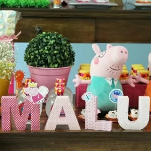 casinha peppa  Peppa pig birthday party, Peppa pig birthday party  decorations, Peppa pig birthday