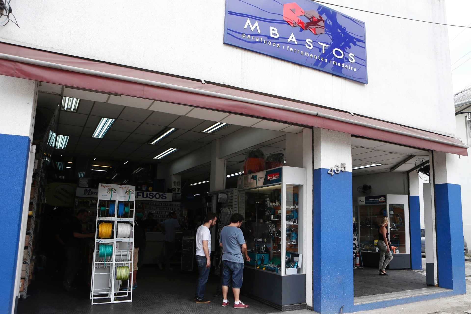 Fundada em 1940, a MBastos (www.mbastosparafusos.com.br) é uma das empresas com sede na Rua do Gasômetro (no bairro do Brás, em São Paulo), conhecida por concentrar lojas especializadas em produtos para construção e reforma - Junior Lago/ UOL