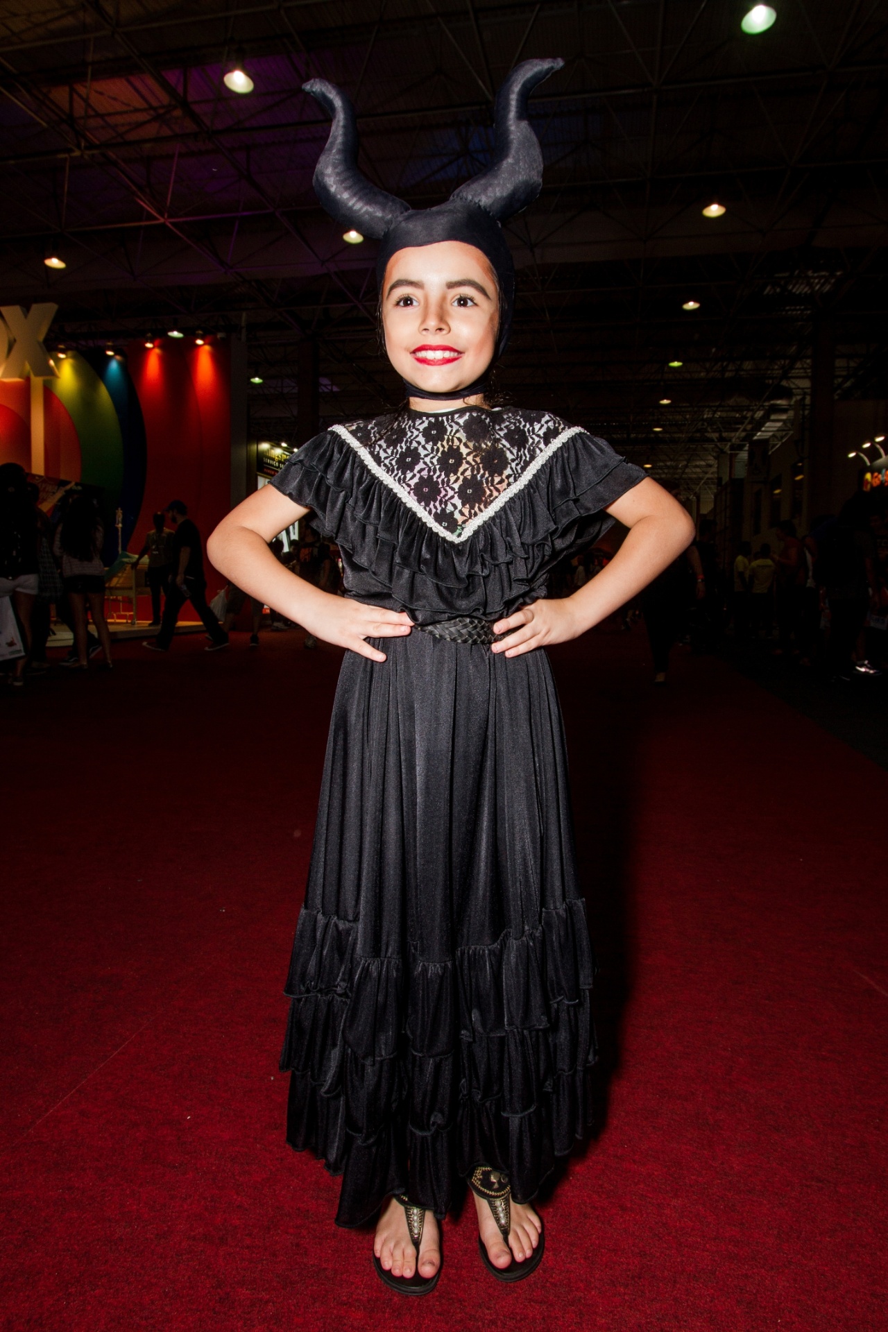 4.dez.2014 - Cosplayer de Malévola posa para foto na Comic Con Experience, em São Paulo; evento reúne fãs de quadrinhos, filmes e séries e terá presença de estrelas de Hollywood durante quatro dias - Carla Carniel/Frame