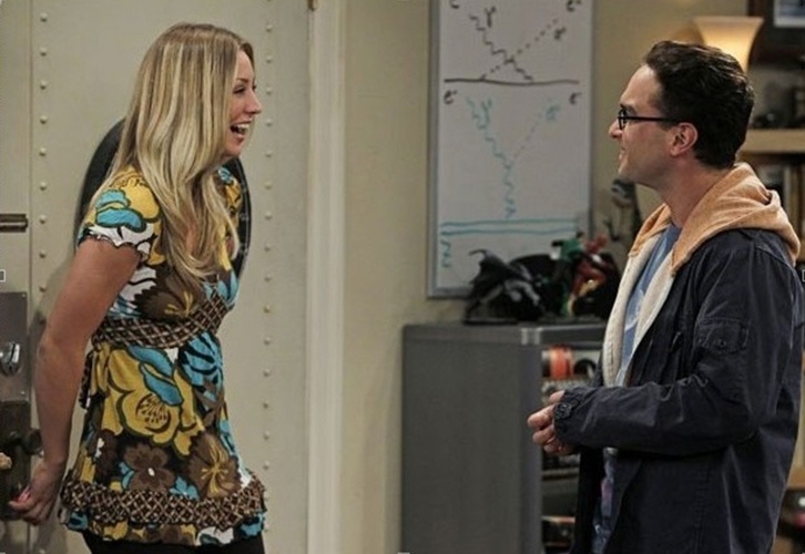 Penny (Kaley Cuoco) e Leonard (Johnny Galecki) em cena do primeiro episódio da quinta temporada de 'The Big Bang Theory'