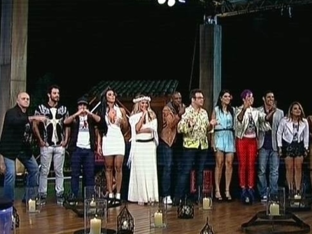 5.dez.2014 - Eliminados de "A Fazenda 7" voltam de surpresa ao reality show para participar da última votação