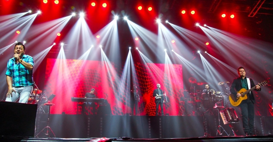5.dez.2014 - Bruno e Marrone apresentam a primeira noite de shows do novo DVD 