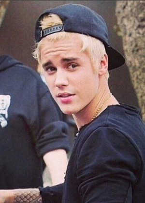 8.dez.2014 - Justin Bieber posta fotos com cabelo platinado - Reprodução/Instagram/justinbieber