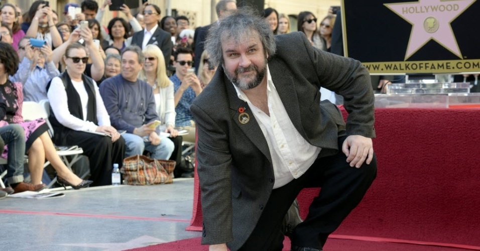 O cineasta Peter Jackson é homenageado com uma estrela na Calçada da Fama de Hollywood