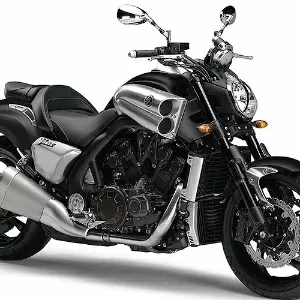 Motoqueiro Fantasma 2 pilota uma Yamaha V Max - moto.com.br