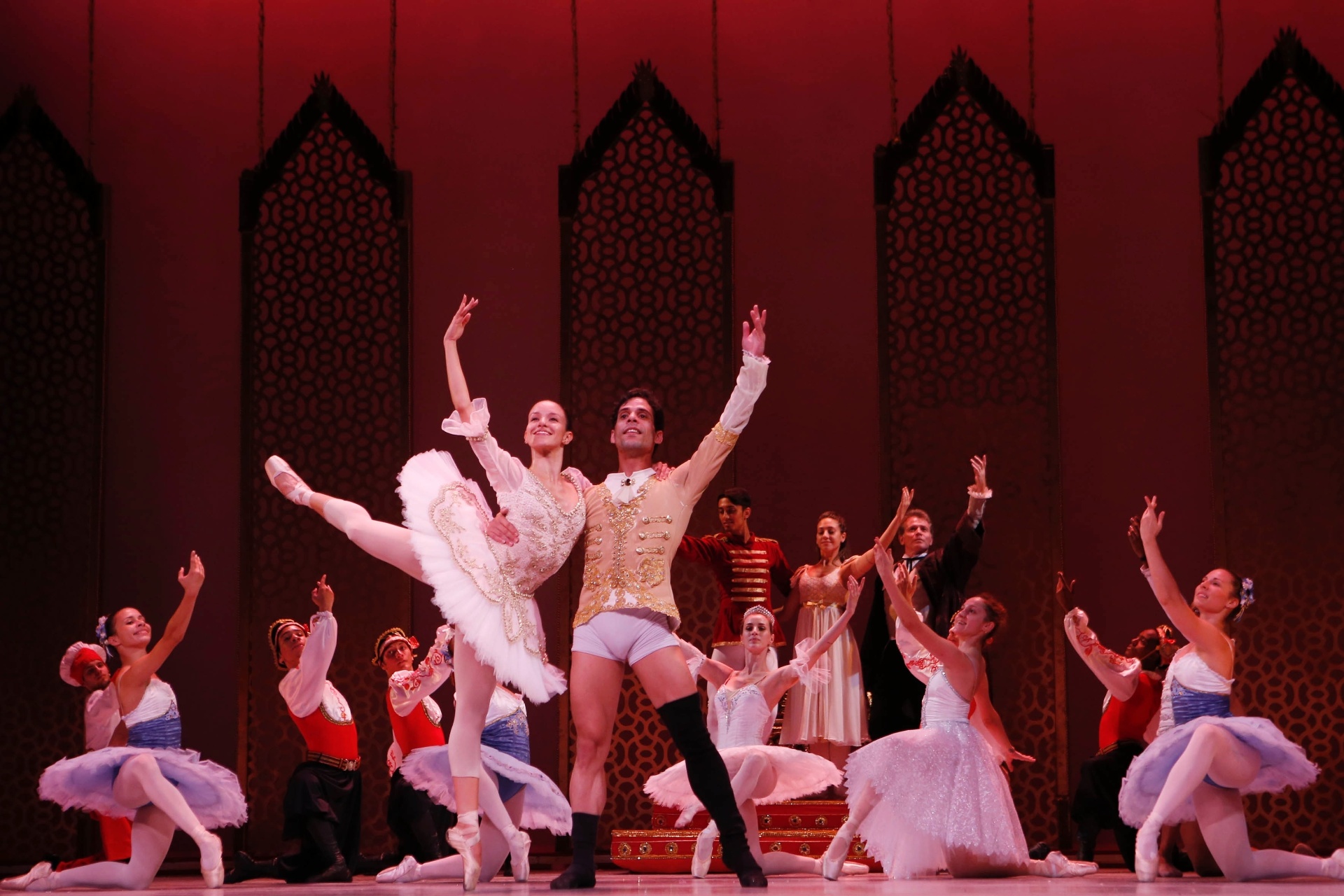 10.dez.2014 - Ensaio geral do espetáculo "O Quebra Nozes", da Cia Cisne Negro, que estreia nesta quinta e fica em cartaz até 21 de dezembro, no Teatro Alfa, em São Paulo. - Junior Lago/UOL