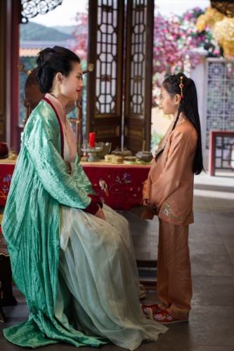 A atriz Olivia Cheng (esquerda) é Mei Lin na série "Marco Polo"