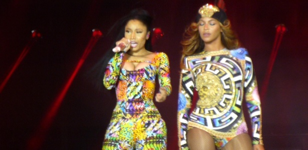 Nicki Minaj e Beyoncé durante show em Paris: colaboração em versão de "Flawless" foi eleita música do ano pela "Time" - Reprodução