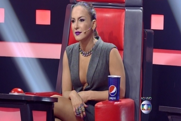 11.dez.2014 - Mais uma vez, Claudia Leitte exibe um grande decote, na segunda etapa de shows na terceira edição do "The Voice Brasil", nesta quinta-feira