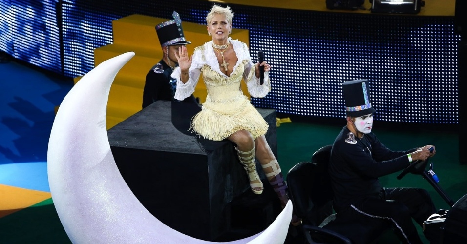 13.dez.2014 - Xuxa apresenta o espetáculo "A Magia do Natal", em São Paulo