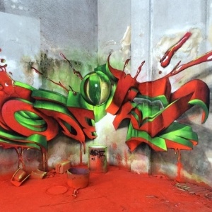 O pintor e muralista português Odeith combina diversas técnicas de pintura e instalação artística para criar grafites tridimensionais que parecem saltar das paredes - BBC