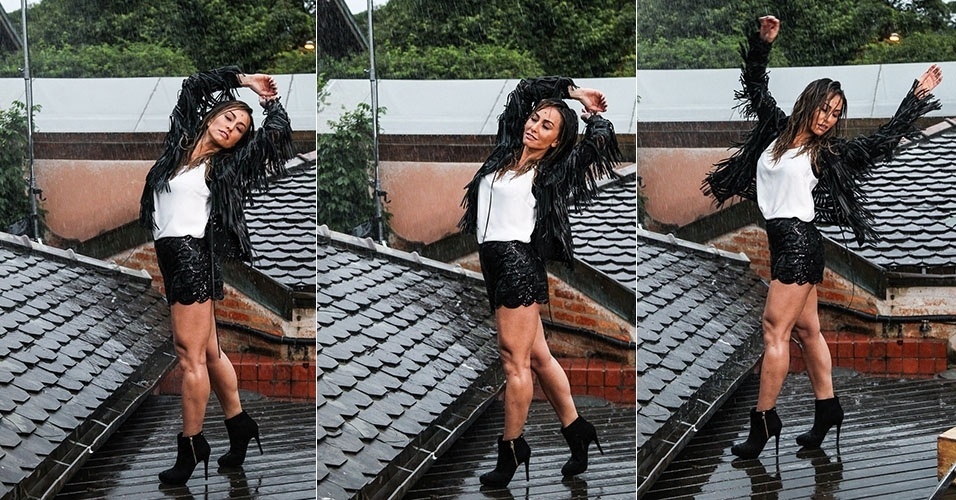 14.dez.2014 - Sabrina Sato posa para ensaio de uma marca de sapatos em cima do telhado de um casarão em São Paulo. Durante a chuva que caía na tarde deste domingo, a apresentadora fez poses e sensualizou para as fotos