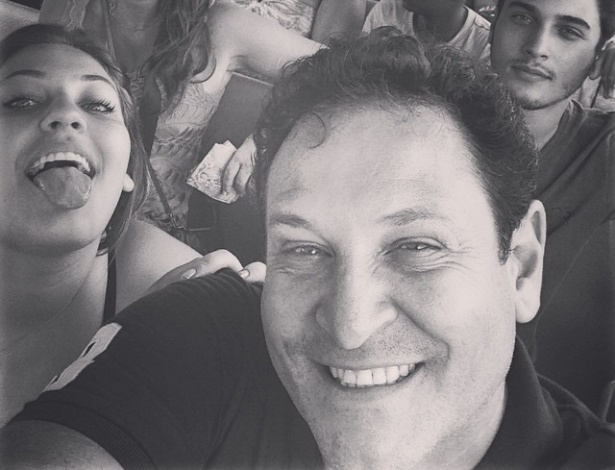 15.dez.2014 - O apresentador Luis Ricardo publica foto no Instagram e anuncia que está de alta após seis dias internado