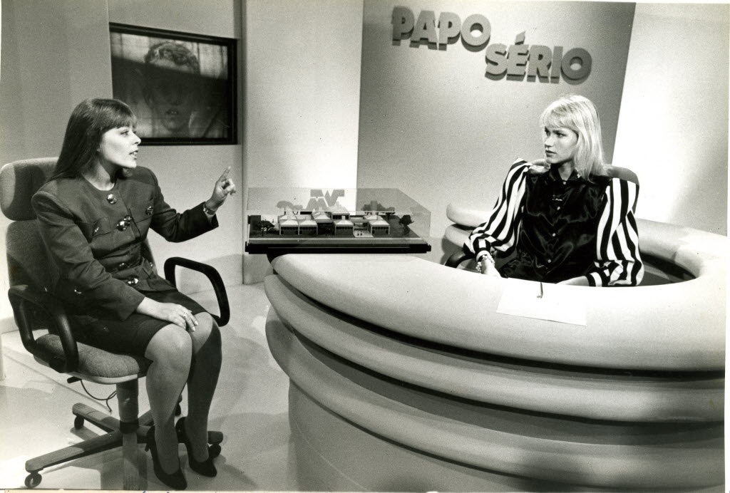 No "Xou da Xuxa", a apresentadora entrevista a ex-primeira dama do Brasil, Rosanne Collor, no quadro "Papo Sério" - FpressAcervo