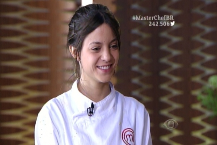 16.dez.2014 - A jurada Paola dá sua opinião sobre o prato de Elisa na final do "MasterChef" Brasil, na noite desta terça-feira