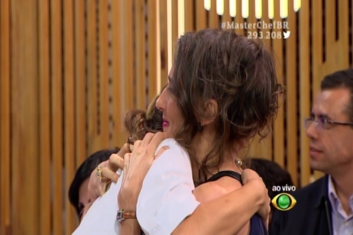 16.dez.2014 - Paola Carosella se emociona na final do "MasterChef" Brasil, na noite desta terça-feira. A jurada argentina também chorou quando Helena agradeceu a ela pelo aprendizado