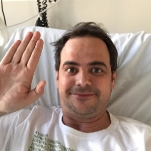 Marvio Lúcio, o Carioca, publica foto em hospital para falar que está bem