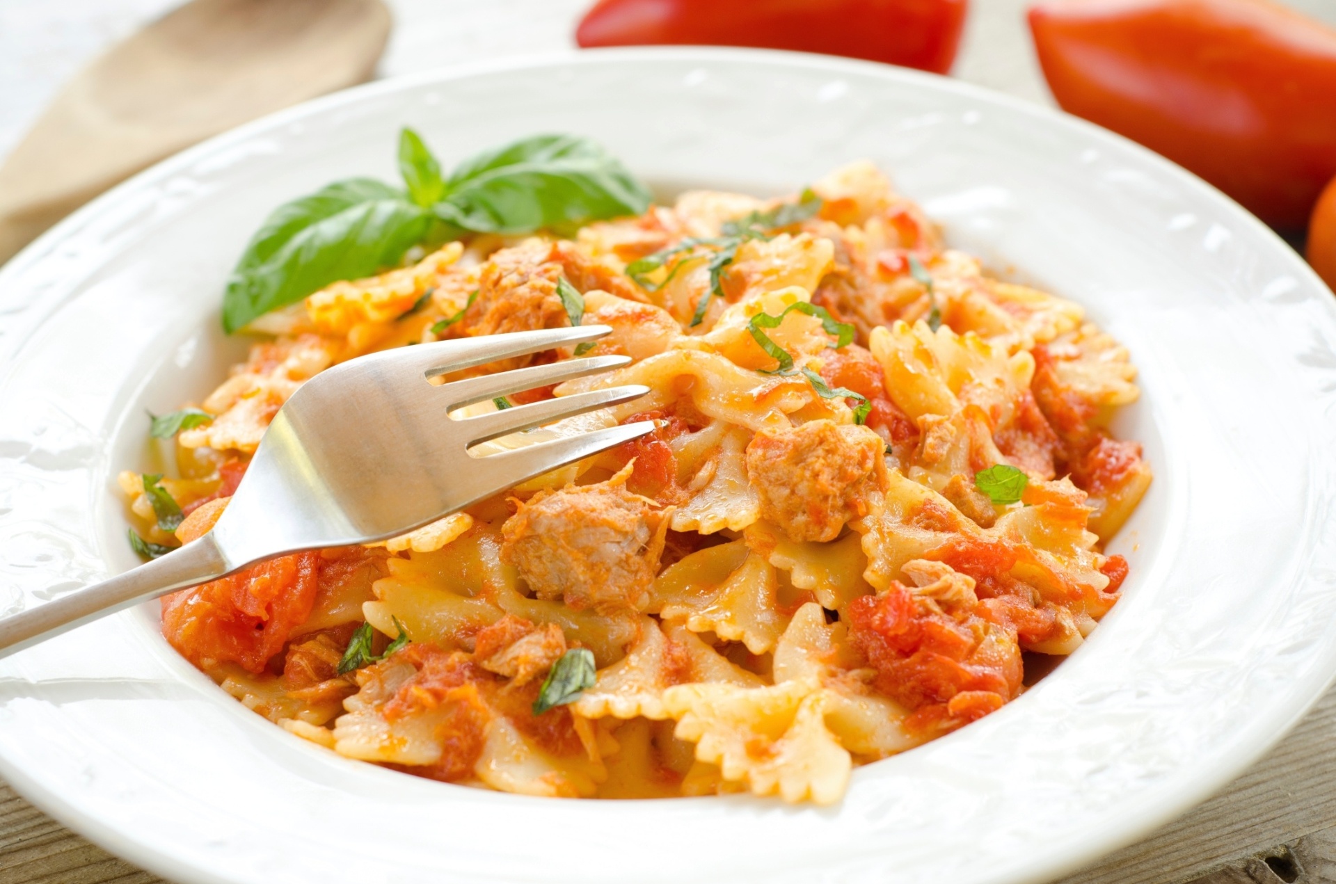 receita da nutricionista Gislaine Donelli dos Santos, da Empório da Papinha | Macarrão com chester e molho vermelho - Divulgação