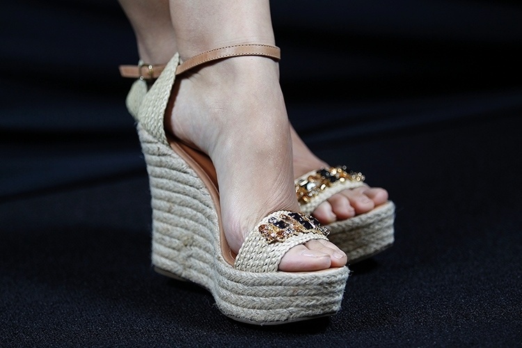 Sandália de corda com aplicação de pedras, da Shoestock, R$ 269 - Reinaldo Canato/UOL